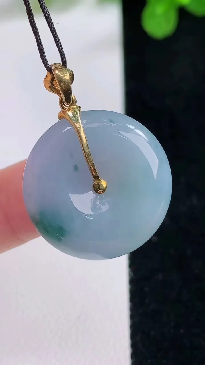 天然A货翡翠18k金紫罗兰飘花平安扣吊坠，尺寸22.8-5.3，重量:6.69g
8月26日