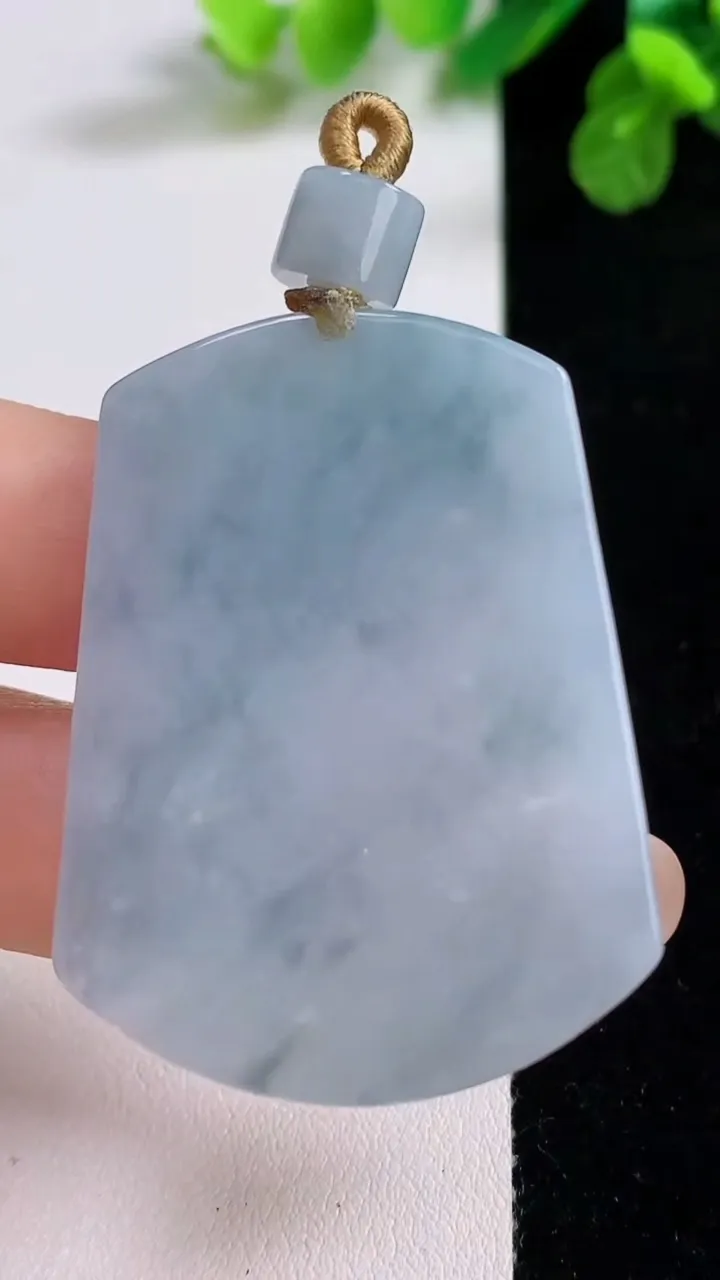 天然A货翡翠紫罗兰复古龙牌吊坠，尺寸44.8-33.8-5.3，重量:21.78g
8月26日