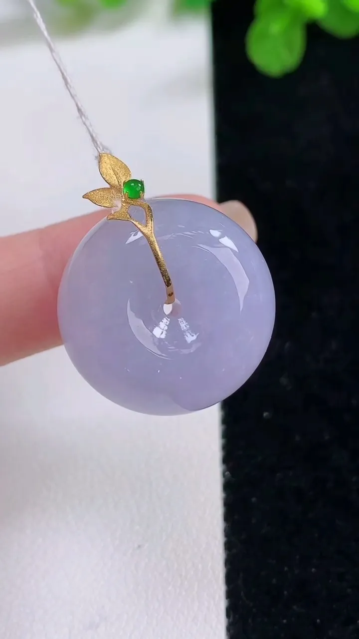 天然A货翡翠18k金紫罗兰平安扣吊坠，尺寸22.6-12.8，重量:14.31g
8月26日