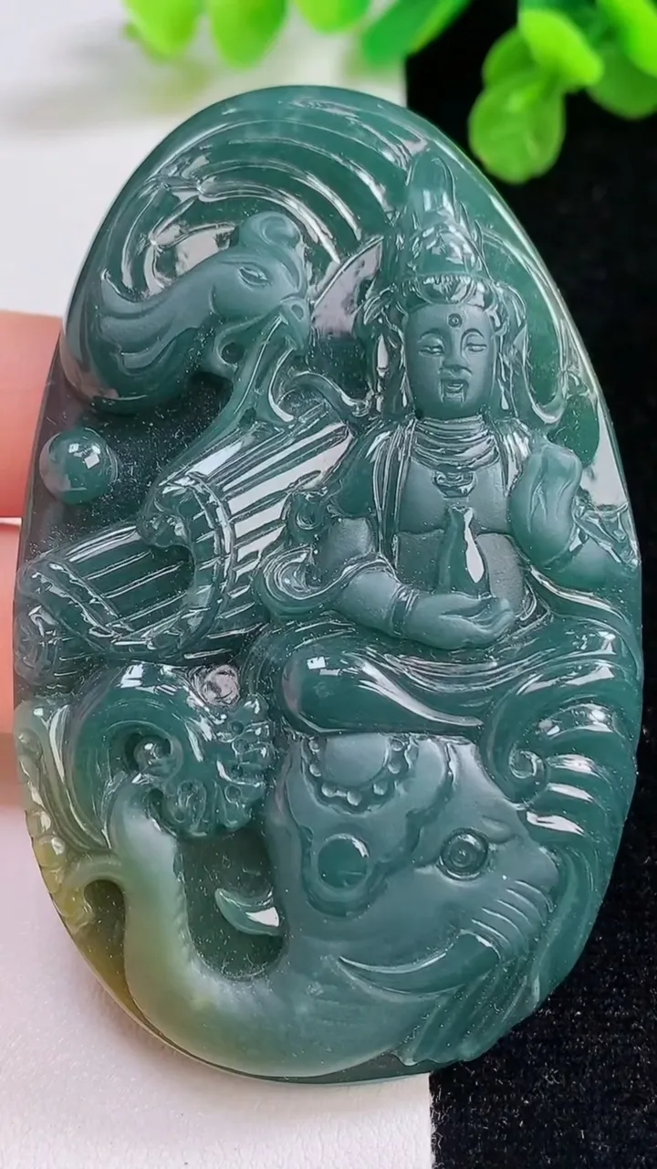 天然A货翡翠蓝水双彩普贤菩萨吊坠，尺寸73-45-11，重量:70.27g
8月26日
