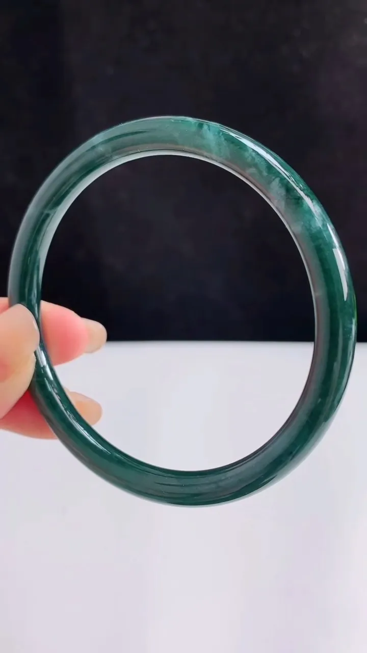 圈口62-63翡翠a货蓝圆条大圈口手镯尺寸62.3-6.3，重量:25.50g8月26日