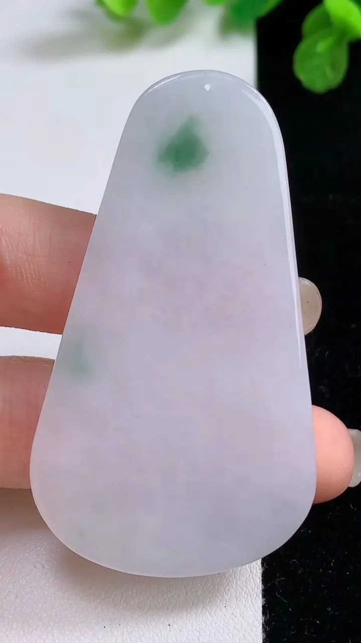 天然A货翡翠飘花阿弥陀佛吊坠，尺寸61-35-5，重量:21.47g
8月26日