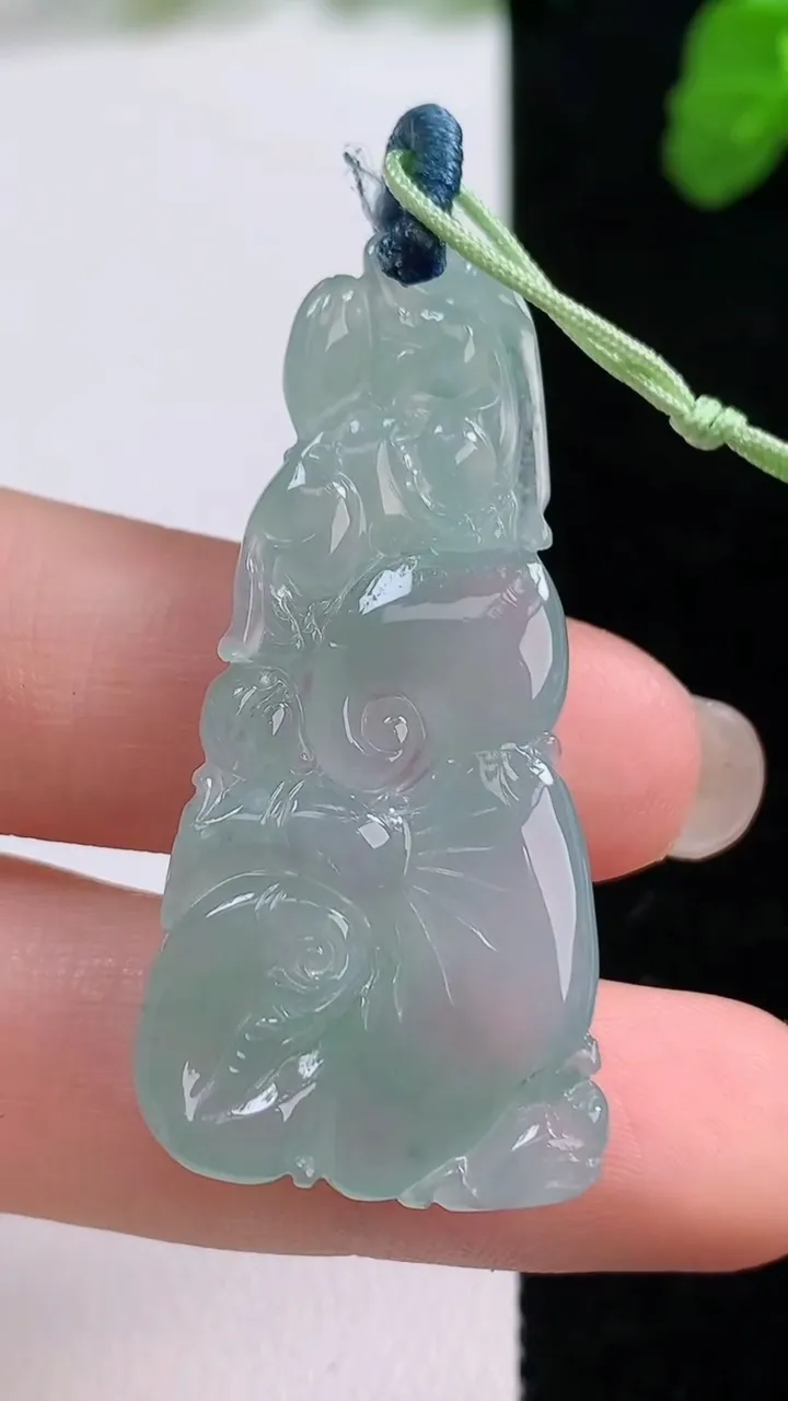 天然A货翡翠如意吊坠，尺寸44.4-20.5-5.2，重量:7.85g
8月26日