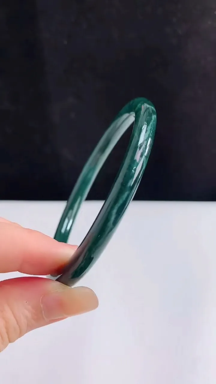 圈口62-63翡翠a货蓝圆条大圈口手镯尺寸62.3-6.3，重量:25.50g8月26日