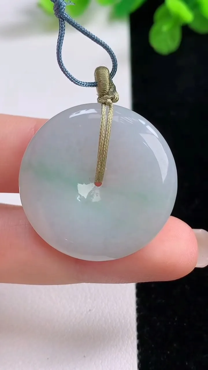 天然A货翡翠平安扣吊坠，尺寸38-4.5，重量:9.46g
8月26日
