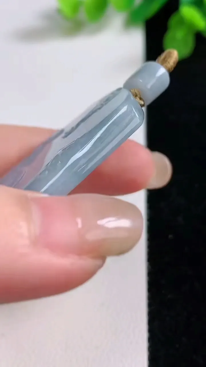 天然A货翡翠紫罗兰复古龙牌吊坠，尺寸44.8-33.8-5.3，重量:21.78g
8月26日