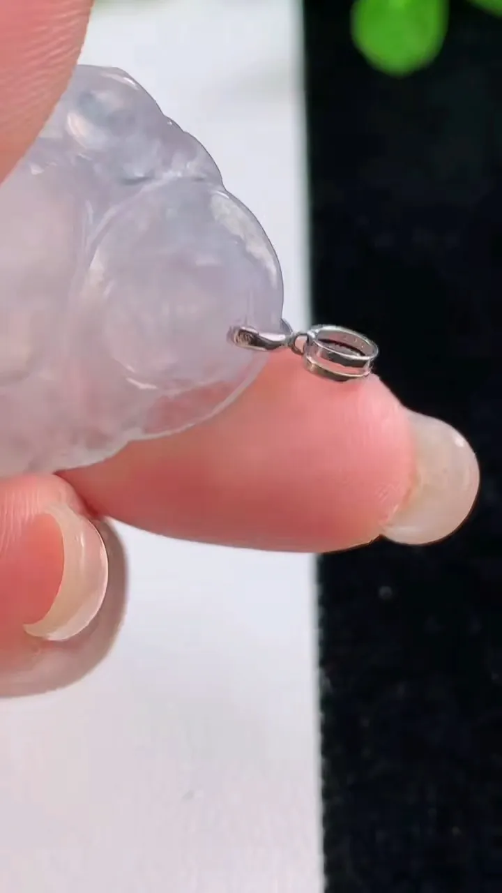 天然A货翡翠种白冰佛公吊坠，尺寸23.5-28.6-6，重量:6.20g
8月26日