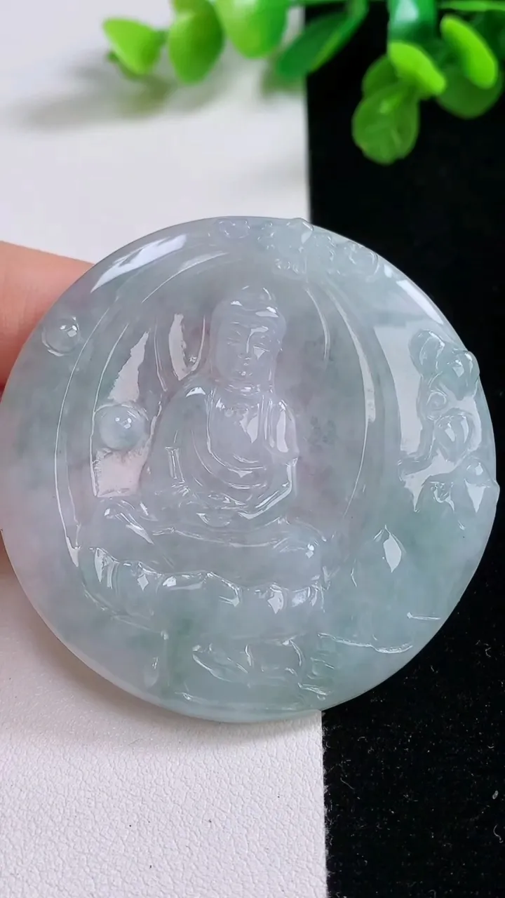 天然A货翡翠飘花大日如来吊坠，尺寸53.3-5.3，重量:31.54g
8月26日