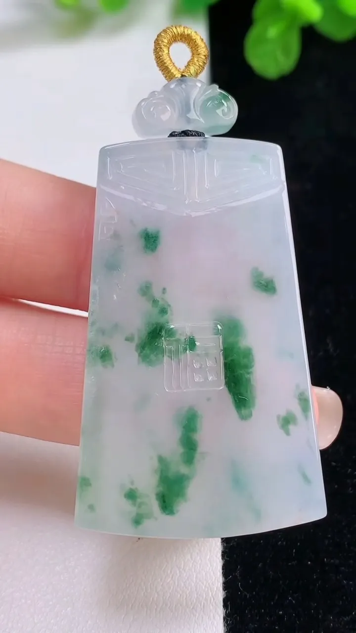 天然A货翡翠飘花仿古无事牌吊坠，尺寸45.8-28-4.6，重量:18.28g
8月26日