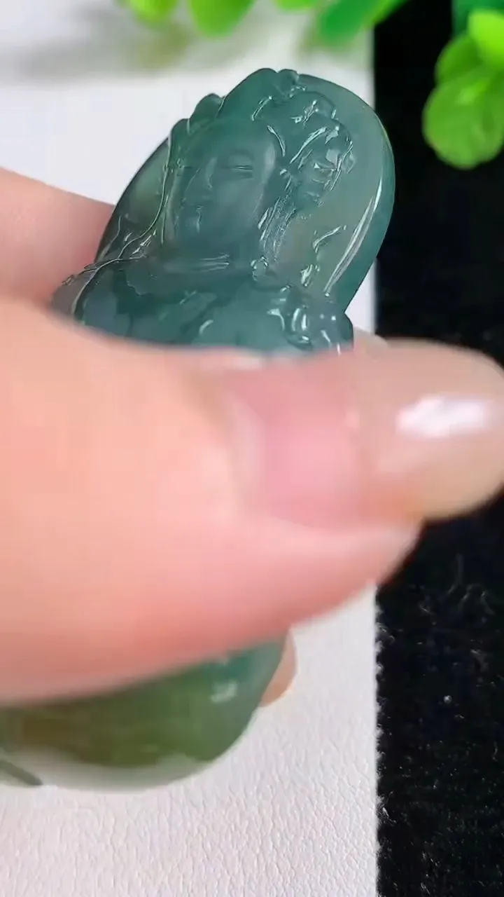 天然A货翡翠蓝水度母观音菩萨吊坠，尺寸 58-35-8，重: 29.52g
8月26日