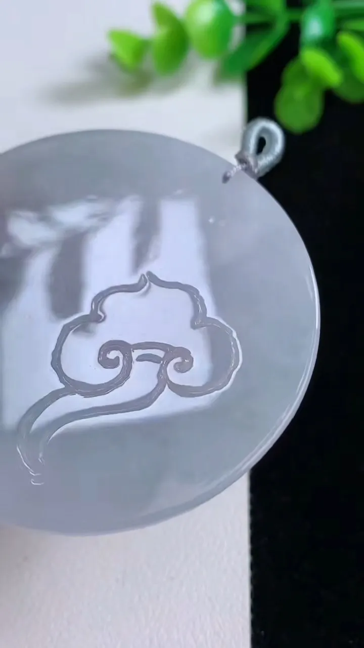 天然A货翡翠飘花虚空藏观音菩萨吊坠，尺寸54.2-4.5，重量:33.37g
8月26日