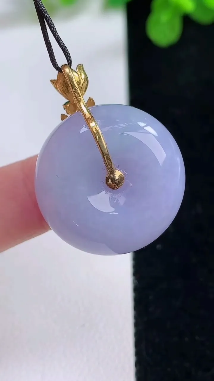天然A货翡翠18k金紫罗兰平安扣吊坠，尺寸23.5-11.5，重量:14.56g
8月26日