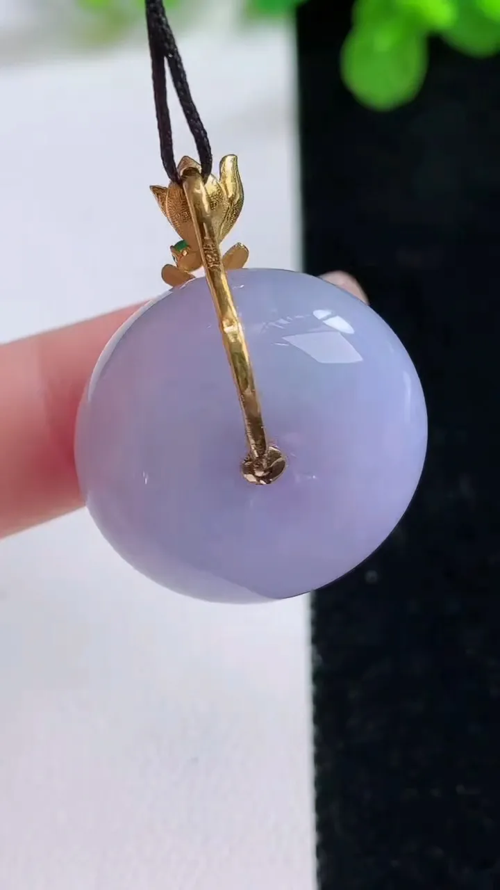 天然A货翡翠18k金紫罗兰平安扣吊坠，尺寸23.5-11.5，重量:14.56g
8月26日