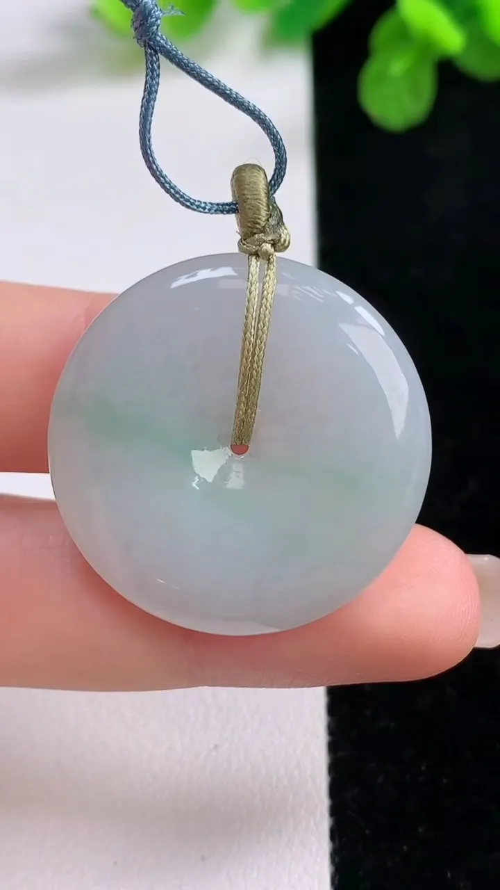 天然A货翡翠平安扣吊坠，尺寸38-4.5，重量:9.46g
8月26日