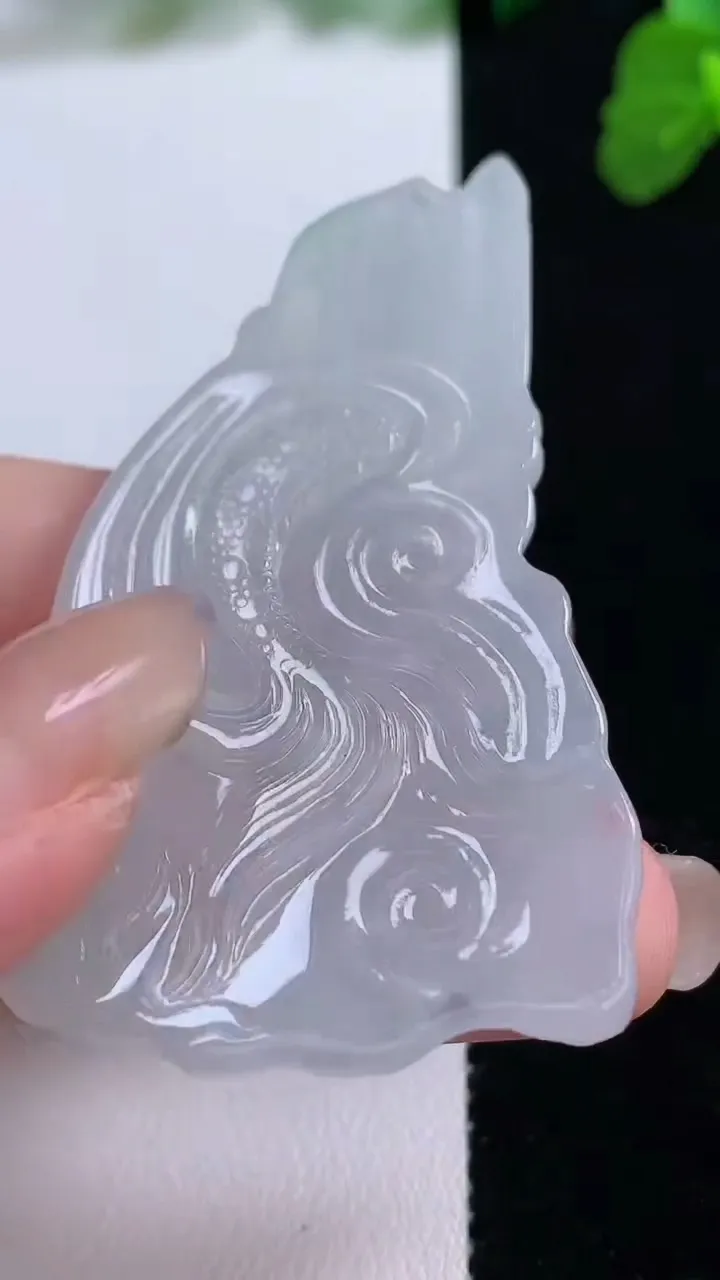 天然A货翡翠御龙不动明王吊坠，尺寸58.7-36.3-5.8，重量:20.32g
8月26日