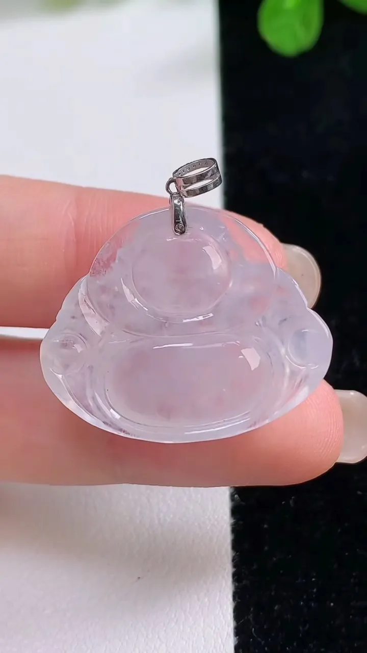 天然A货翡翠种白冰佛公吊坠，尺寸23.5-28.6-6，重量:6.20g
8月26日
