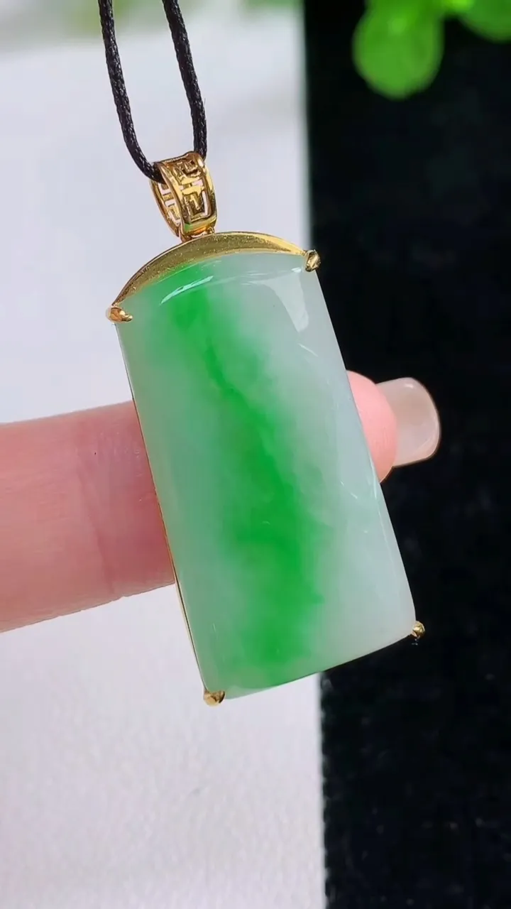 天然A货翡翠节节高升 竹节吊坠，尺寸28-15-4.2，重量:4.81g
8月26日