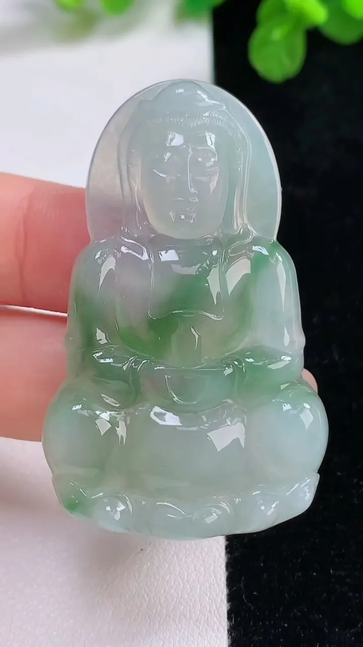 天然A货翡翠观音菩萨吊坠，尺寸51.7-32.4-5.5，重量:16.43g
8月26日