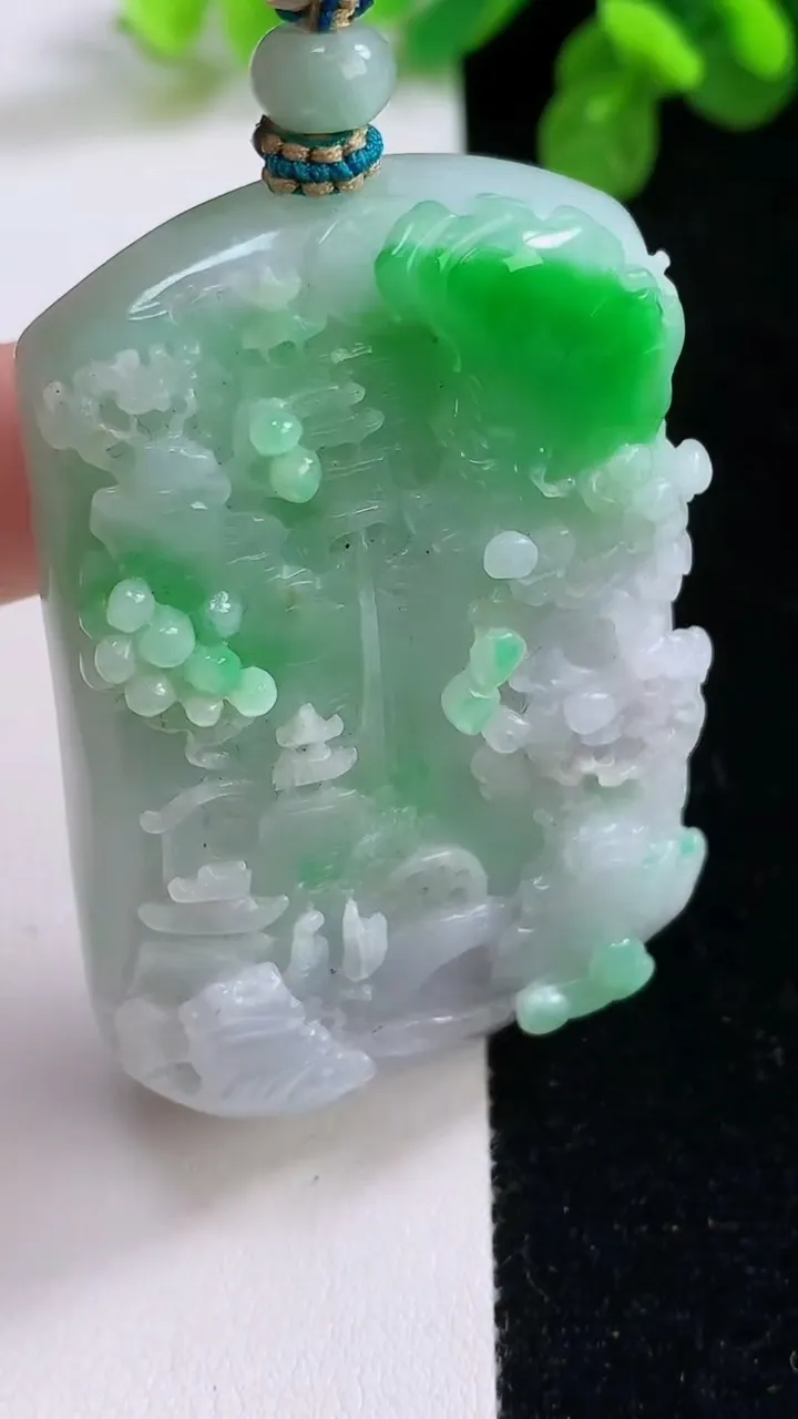 天然A货翡翠山水牌吊坠，尺寸56-39-10.7，重量:58.20g
8月26日