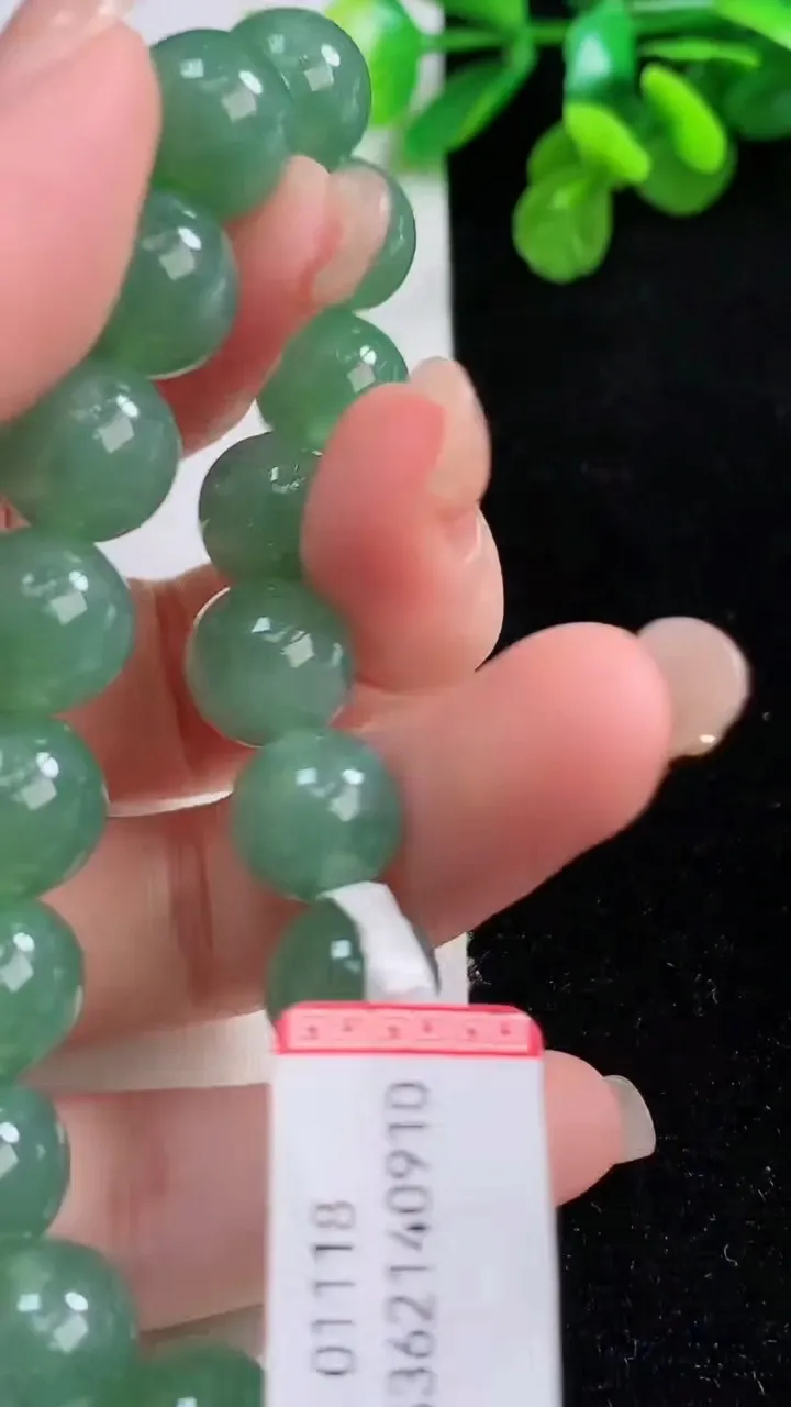 天然A货翡翠圆珠手串，尺寸11-18，重量:41.04g8月26日
工厂直销收藏佳品,种好水足，色泽