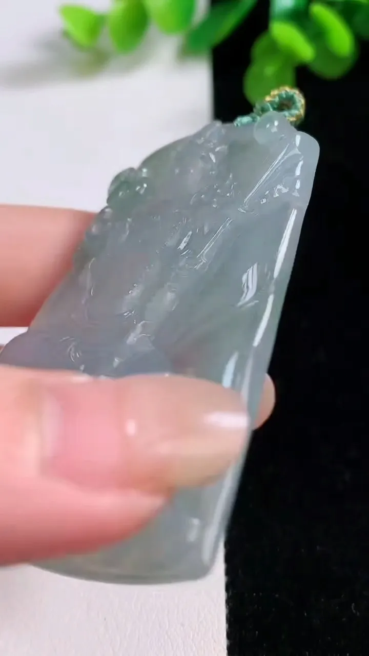 天然A货翡翠飘花虚空藏观音菩萨吊坠，尺寸60-41.8-5.2，重量:26.03g
8月26日