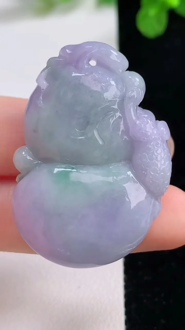 天然A货翡翠紫罗兰金蟾 葫芦吊坠，尺寸41-29-10.3，重量:24.28g
8月26日