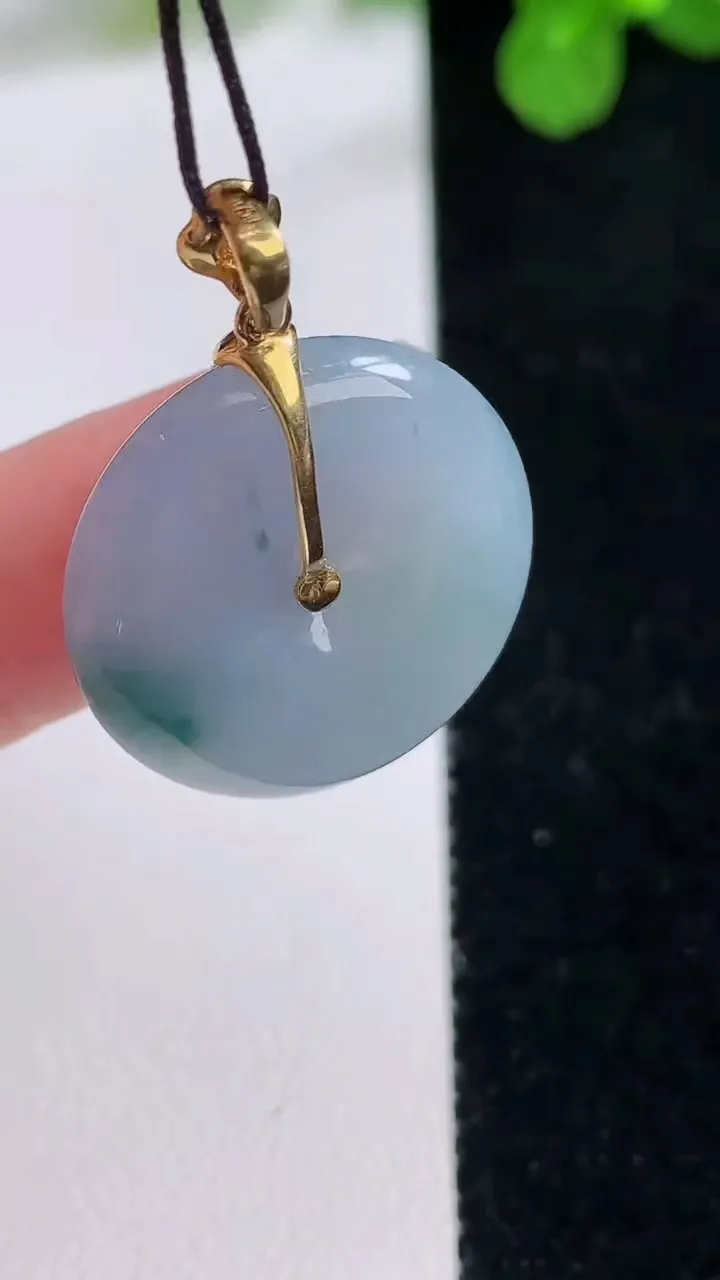 天然A货翡翠18k金紫罗兰飘花平安扣吊坠，尺寸22.8-5.3，重量:6.69g
8月26日