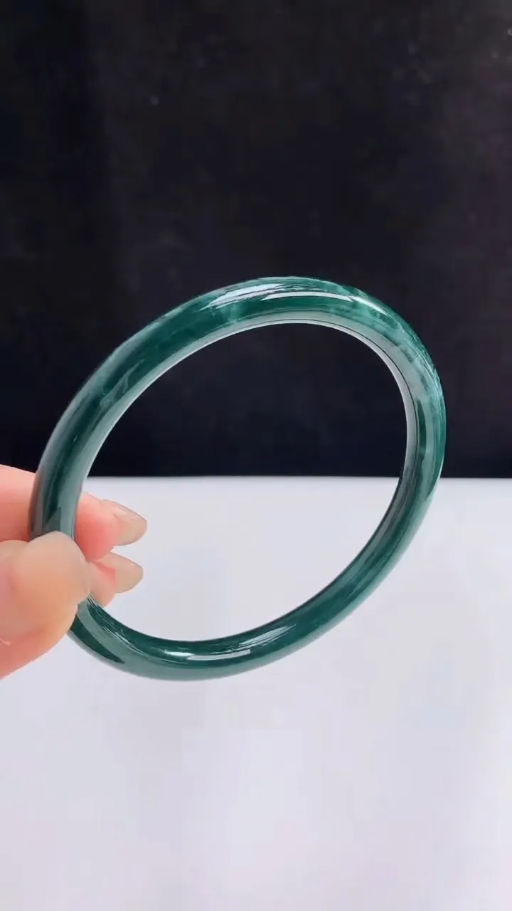 圈口62-63翡翠a货蓝圆条大圈口手镯尺寸62.3-6.3，重量:25.50g8月26日