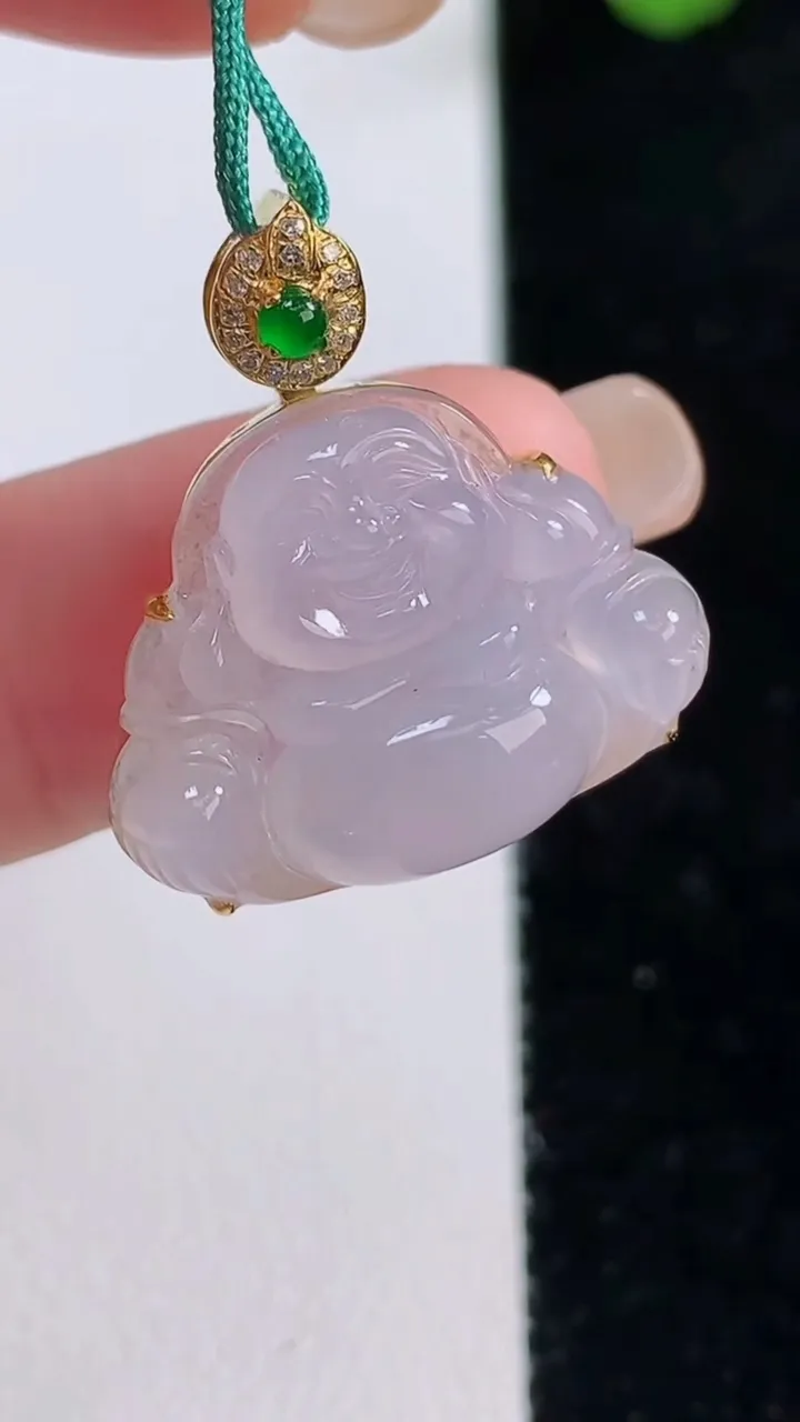 天然A货翡翠种白冰佛公吊坠，尺寸16.2-21-7.2，重量:3.33g
8月26日