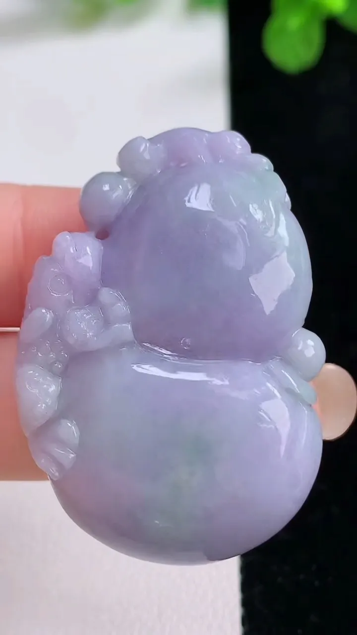 天然A货翡翠紫罗兰金蟾 葫芦吊坠，尺寸41-29-10.3，重量:24.28g
8月26日