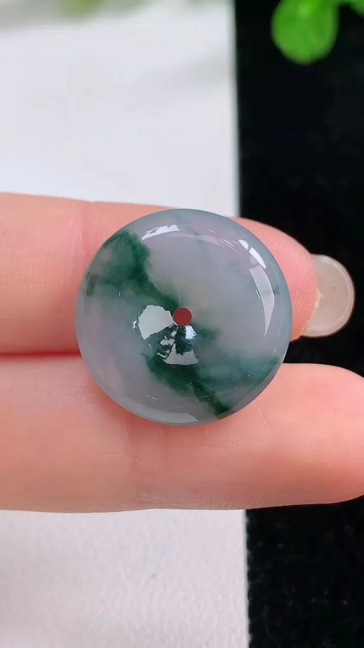 天然A货翡翠飘花平安扣吊坠，尺寸19.8-4.8，重量:4.08g
8月26日
