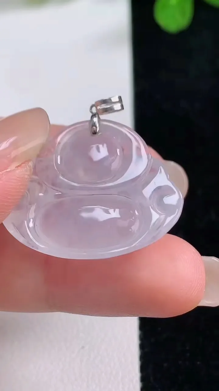 天然A货翡翠种白冰佛公吊坠，尺寸23.5-28.6-6，重量:6.20g
8月26日