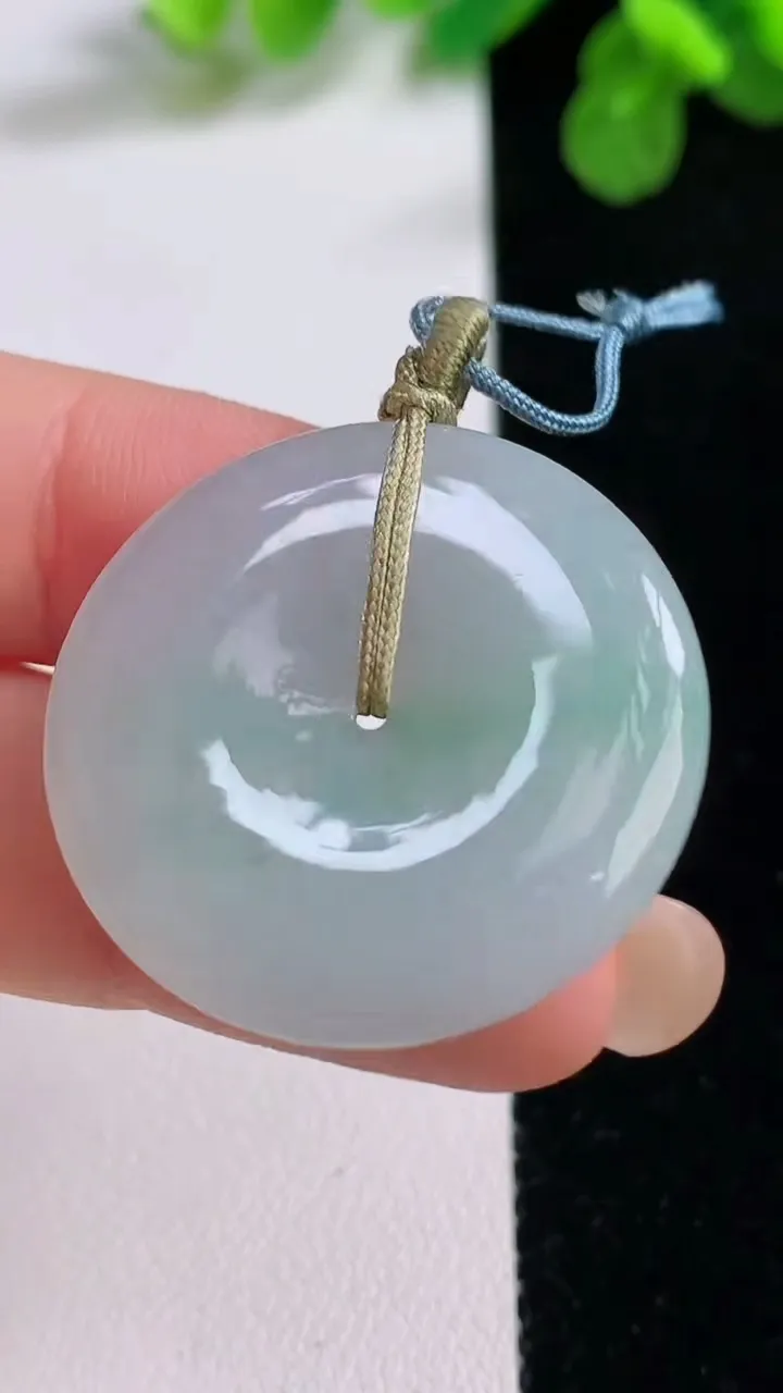 天然A货翡翠平安扣吊坠，尺寸38-4.5，重量:9.46g
8月26日