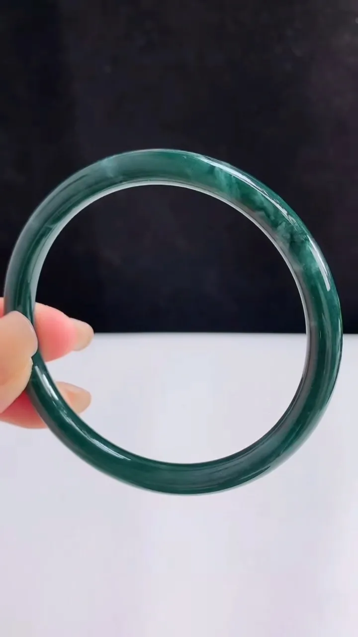 圈口62-63翡翠a货蓝圆条大圈口手镯尺寸62.3-6.3，重量:25.50g8月26日
