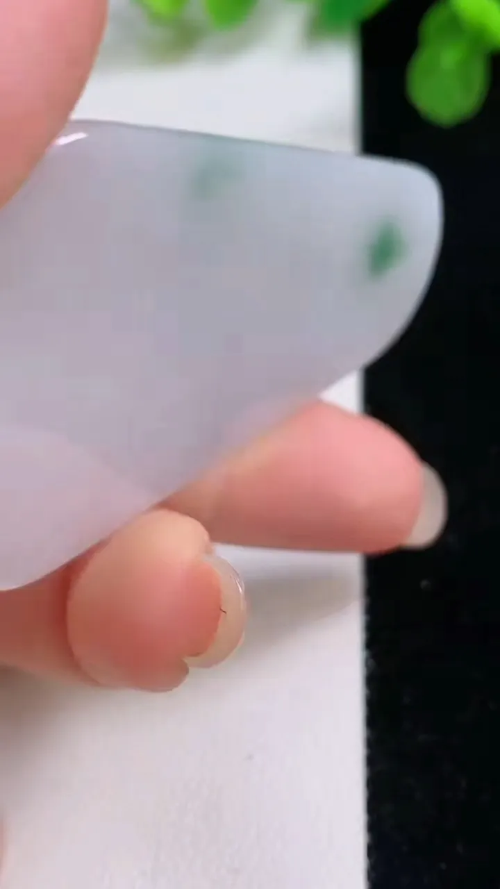 天然A货翡翠飘花阿弥陀佛吊坠，尺寸61-35-5，重量:21.47g
8月26日