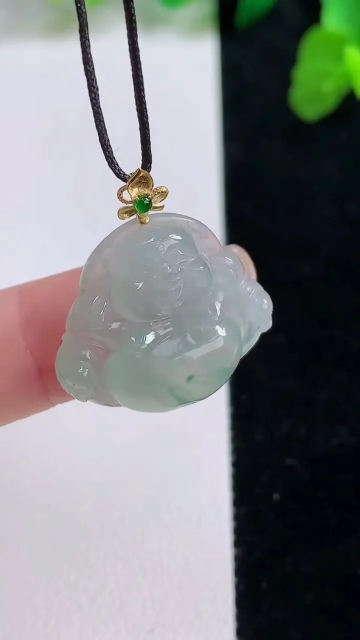 天然A货翡翠种飘花佛公吊坠，尺寸21-23.3-6，重量:4.44g
8月27日