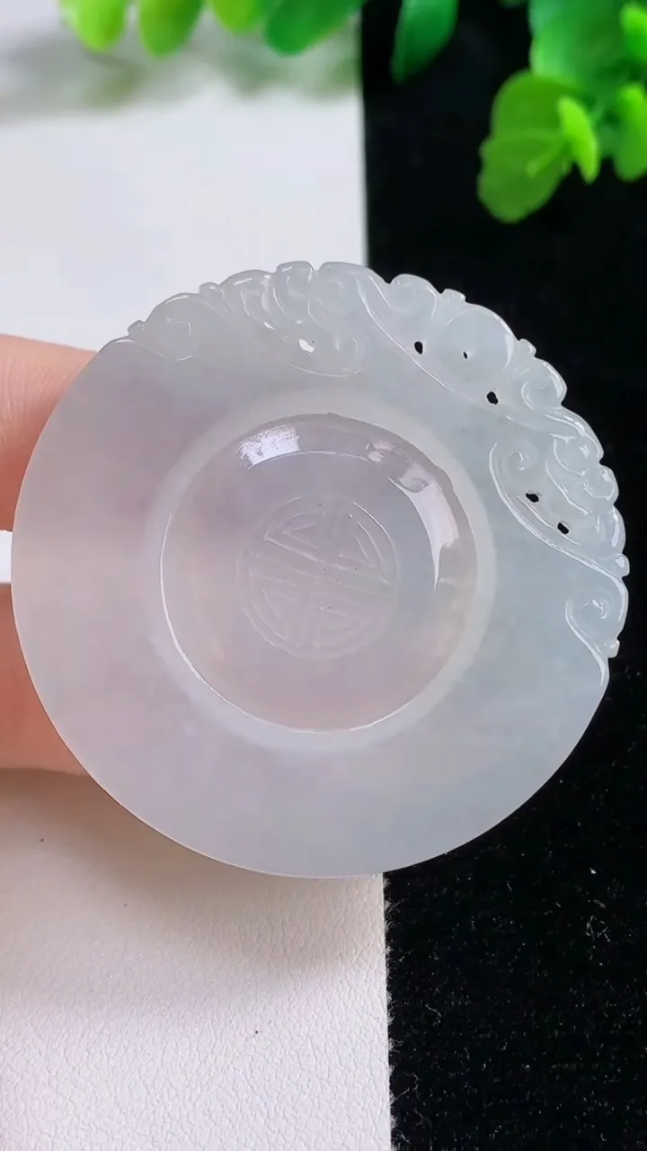 天然A货翡翠白冰仿古无事牌吊坠，尺寸 50-4，重: 25.92g
8月27日
