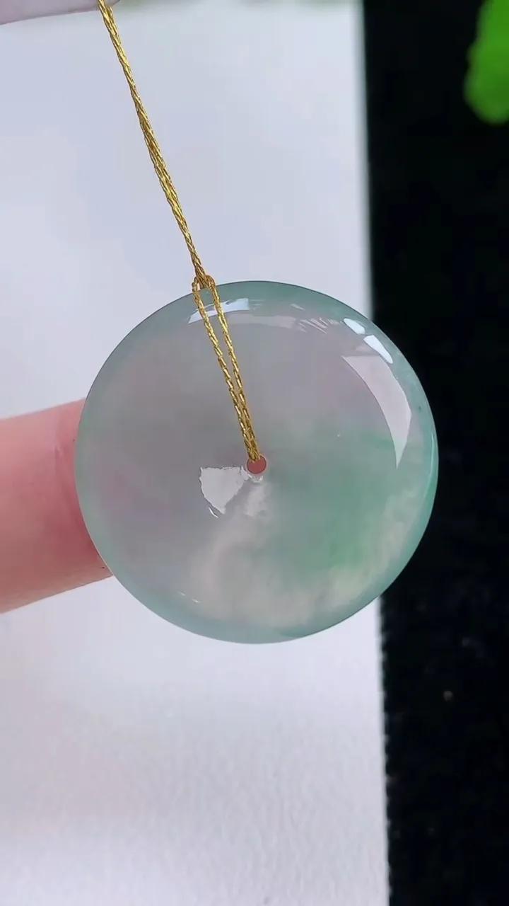 天然A货翡翠平安扣吊坠，尺寸24.5-4.4，重量:6.06g
8月27日