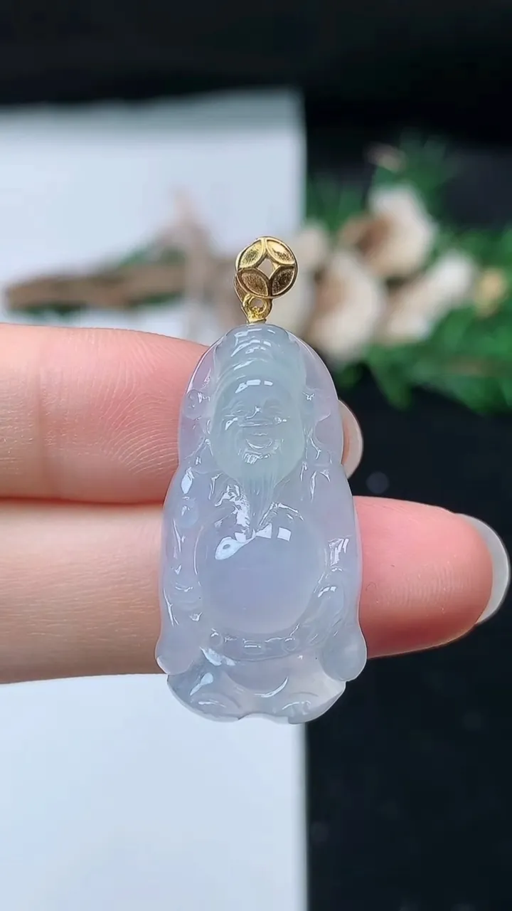天然A货翡翠白冰财神爷吊坠，尺寸28.8-15-6.6，重量:5.20g
8月27日