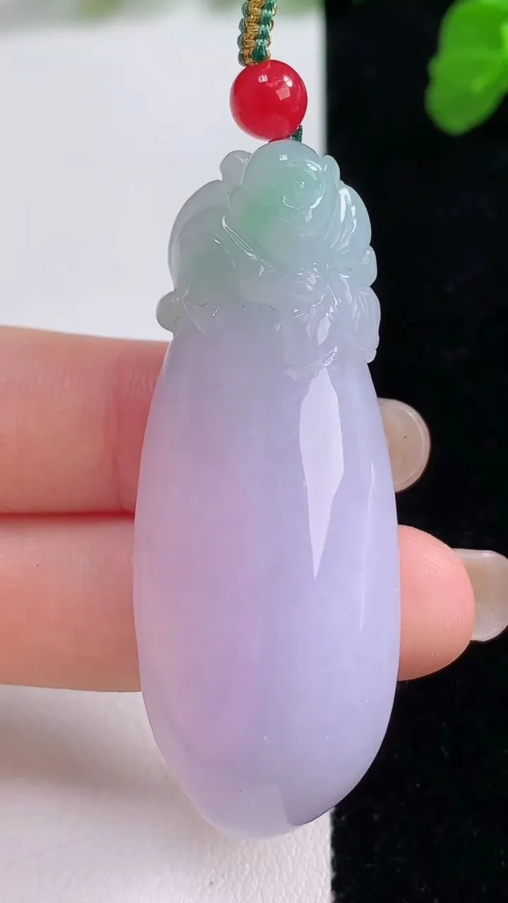 天然A货翡翠春带彩紫罗兰福瓜吊坠，尺寸54.8-21.7-12，重量:24.21g
8月27日