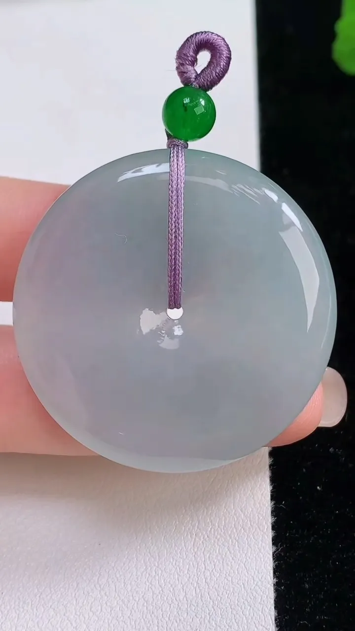 天然A货翡翠飘花平安扣吊坠，尺寸38.4-6，重量:20.12g
8月27日