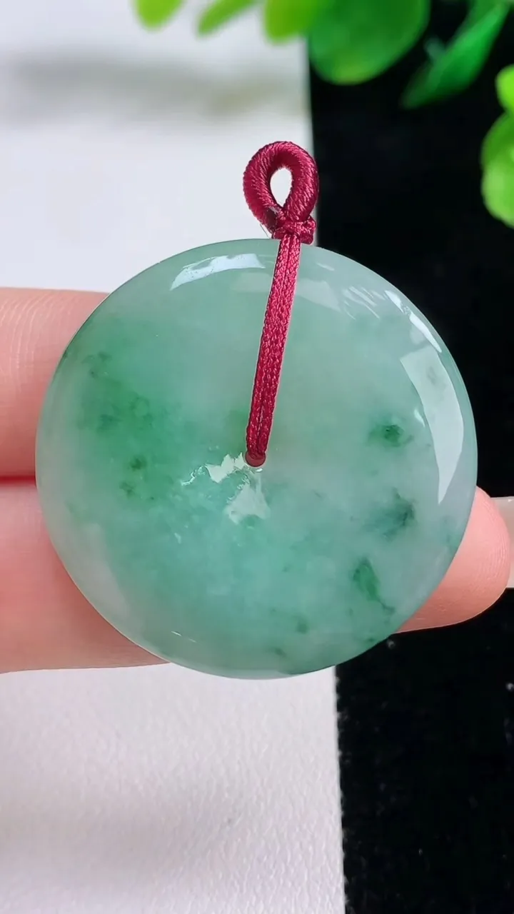 天然A货翡翠平安扣吊坠，尺寸34-5.5，重量:13.54g
8月27日