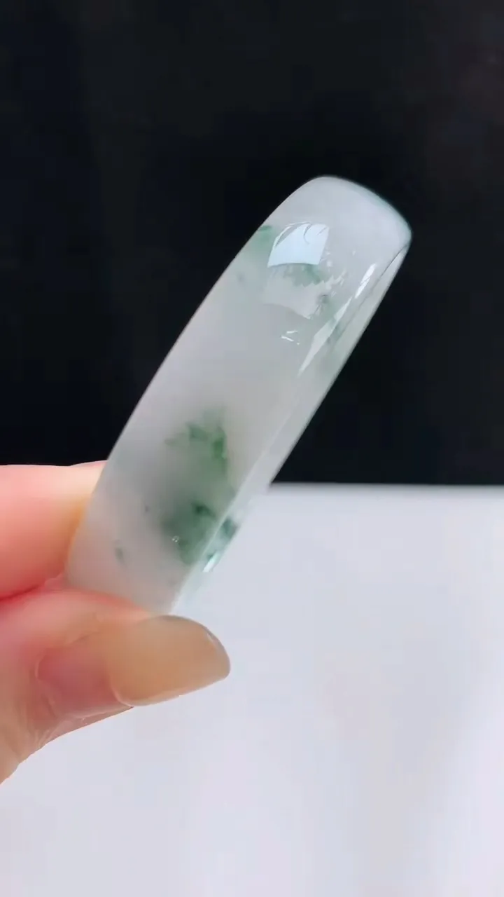 圈口51-52翡翠a货飘花公主手镯尺寸51.6-12-3.8，重:21.48g8月27日