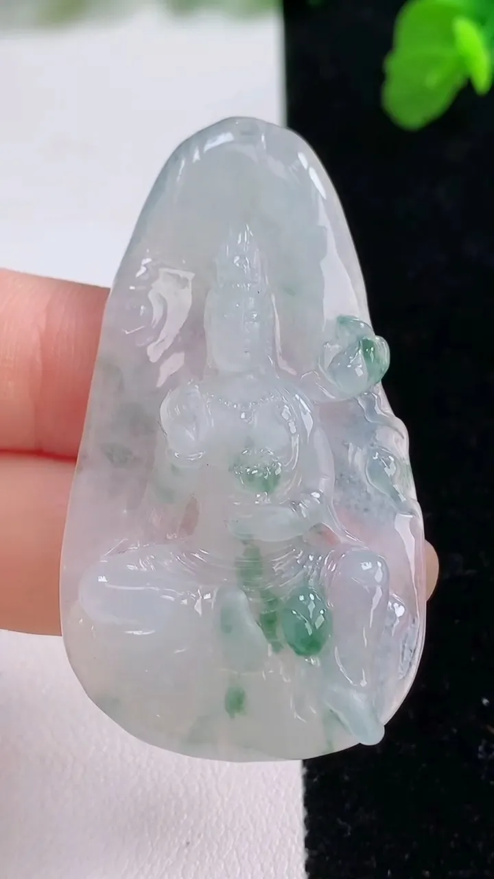 天然A货翡翠冰种飘花大势至观音菩萨吊坠，尺寸53.7-30-6.5，重:14.67g
8月27日