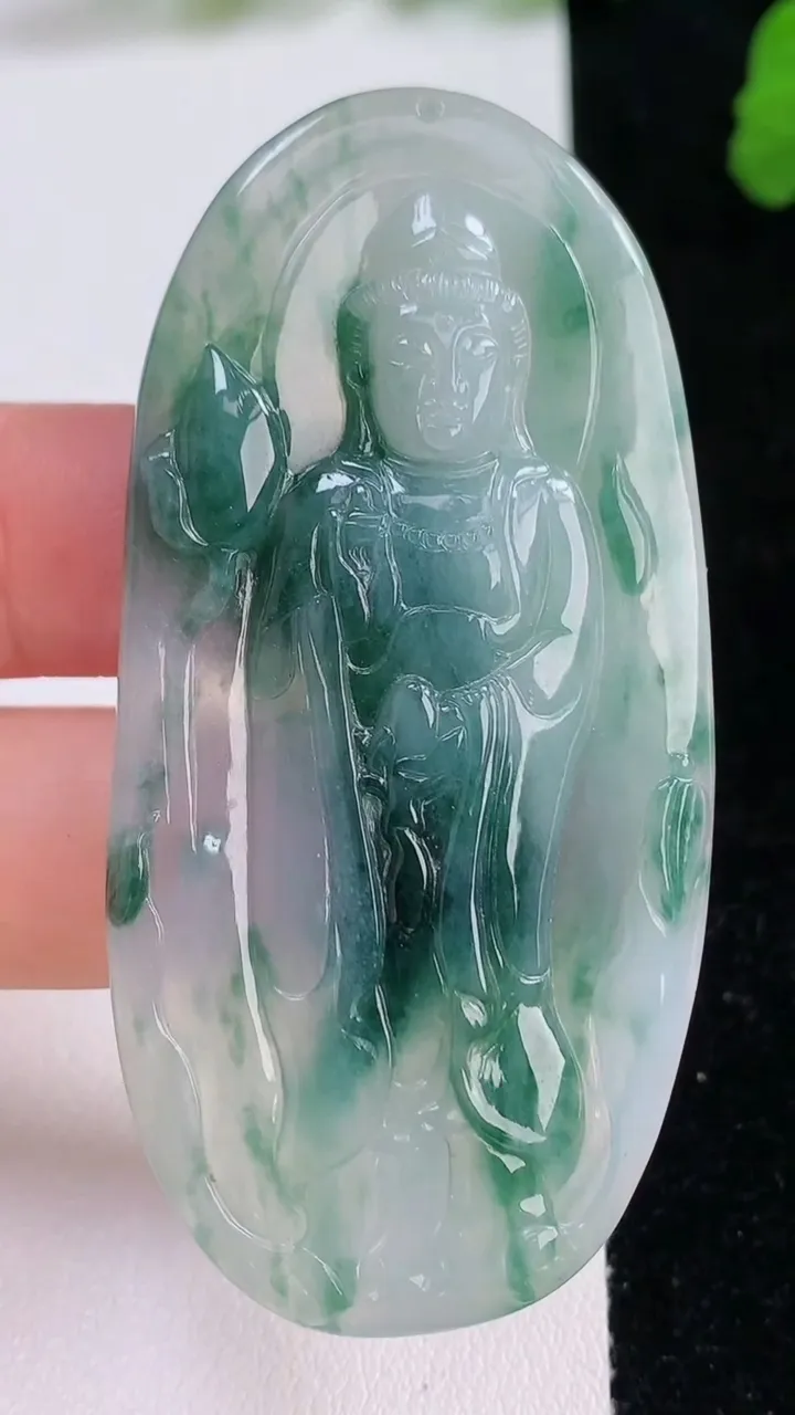 天然A货翡翠飘花观音菩萨吊坠，尺寸64.8-31.6-5.2，重量:20.35g
8月27日
