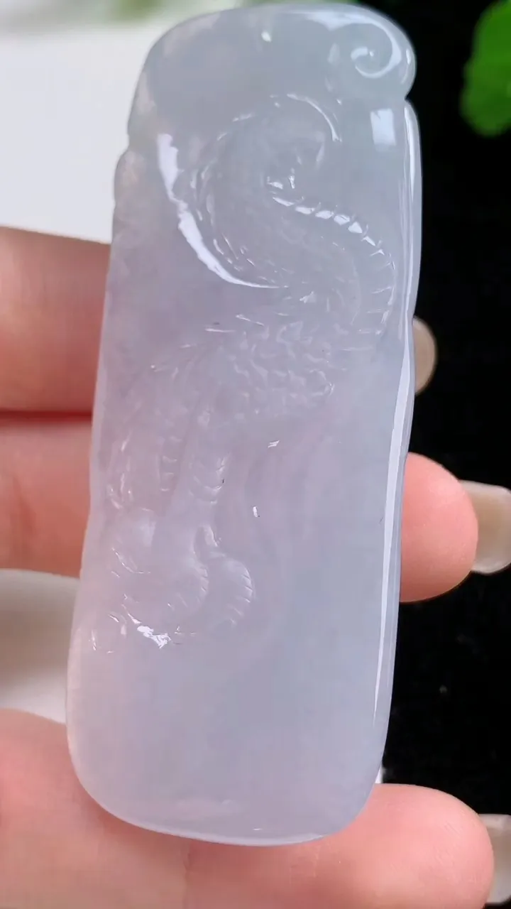 天然A货翡翠紫罗兰龙牌吊坠，尺寸68-25.8-12，重量:38.48g
8月27日