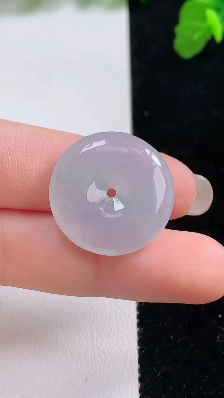 天然A货翡翠平安扣吊坠，尺寸22.3-5，重:5.32g
8月27日