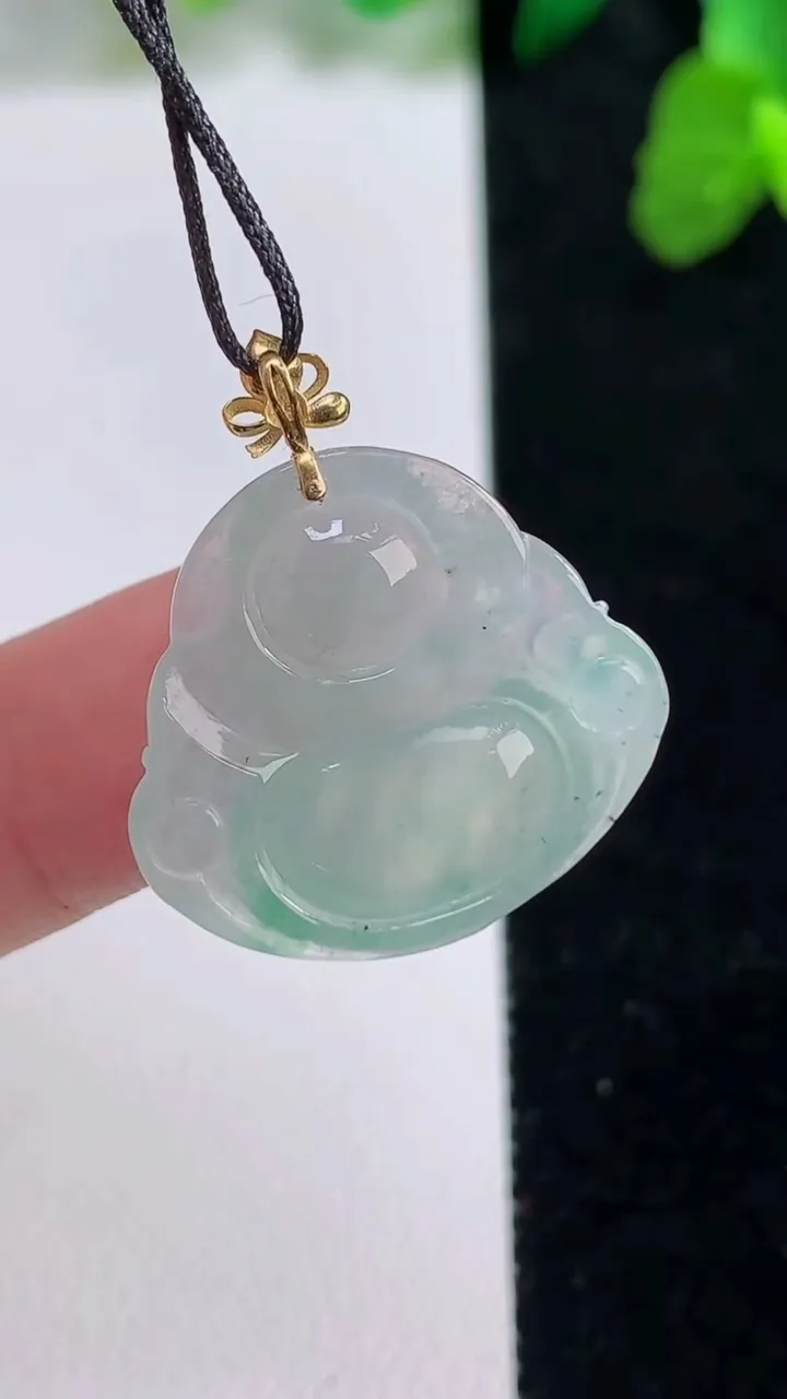 天然A货翡翠种飘花佛公吊坠，尺寸21-23.3-6，重量:4.44g
8月27日