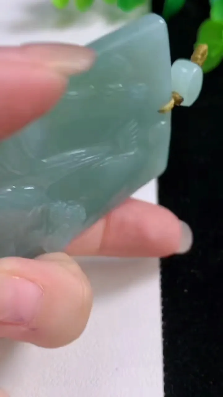 天然A货翡翠普贤菩萨吊坠，尺寸63.4-42.3-6.8，重量:46.36g
8月27日
