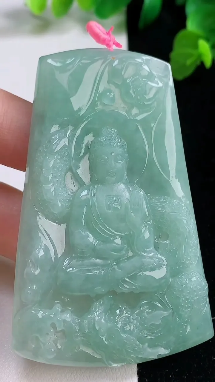 天然A货翡翠祥龙大日如来吊坠，尺寸72.3-45-6，重量:39.03g
8月27日